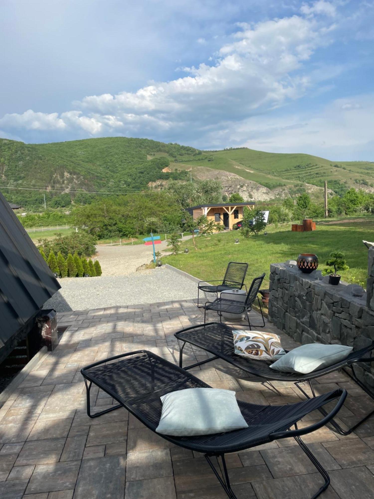 Hotel A Frame 1 Transalpina Petresti Exteriér fotografie